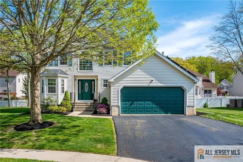 40 Greyhound Ct, Kendall Park, NJ, 08824-1492 | Card Image