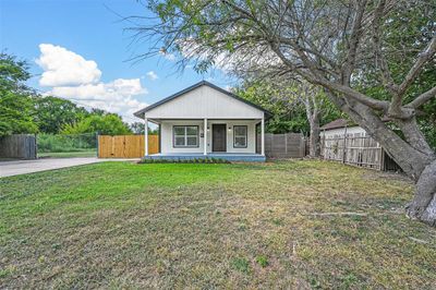 View of front of home featuring a front yard | Image 3