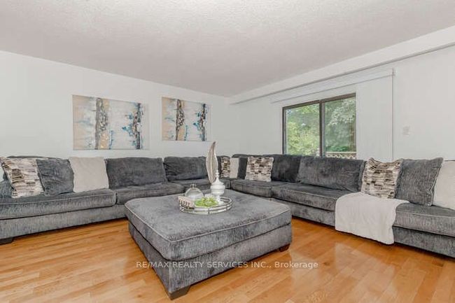 32 Simmons Blvd, House other with 3 bedrooms, 2 bathrooms and 4 parking in Brampton ON | Image 21