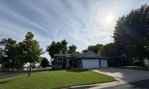 201 Golden Bear Ln, Zumbrota, MN, 55992-5182 | Card Image