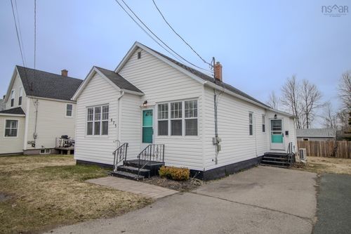 679 Upper Prince Street, Sydney, NS, B1P5N2 | Card Image