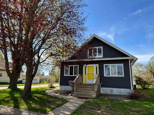 631 Gillette Ave, Cresco, IA, 52136-1727 | Card Image