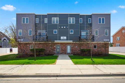 4221 W 14 Mile Rd, Royal Oak, MI, 48073-1501 | Card Image