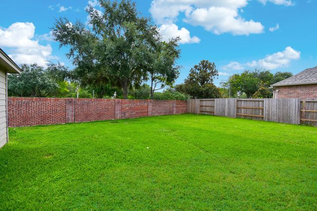 Your kids will love playing soccer and fetch with your fur-babies in this spacious backyard! Note no back neighbors offers maximum privacy! | Image 30