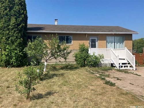 110 4 St N, Nipawin, SK, S0E1E0 | Card Image