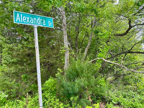 12 Alexandra Dr, Assonet, MA, 02702-1722 | Card Image