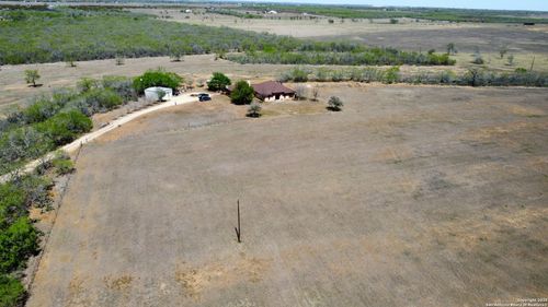 2148 County Road 220, Floresville, TX, 78114-5163 | Card Image
