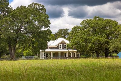 1665 County Rd 320, Home with 2 bedrooms, 2 bathrooms and null parking in Lexington TX | Image 3