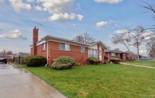 23223 Panama Ave, Warren, MI, 48091-4738 | Card Image