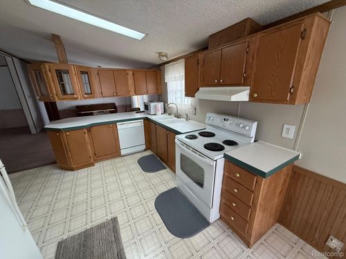 11359 N Lake Dr, Fenton, MI, 48430-8813 | Card Image