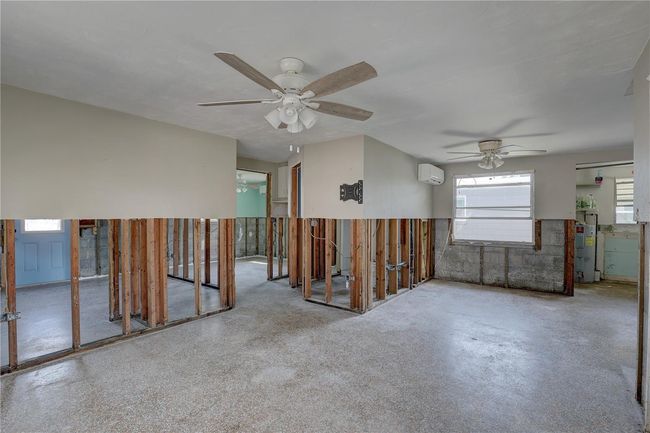 13313 2 Nd St E, House other with 2 bedrooms, 1 bathrooms and null parking in Madeira Beach FL | Image 9