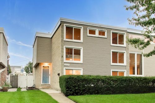 2117 E Gregory St, Arlington Heights, IL, 60004-6909 | Card Image