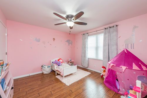 150 Old Darby Ln, Winthrop Harbor, IL, 60096-2004 | Card Image