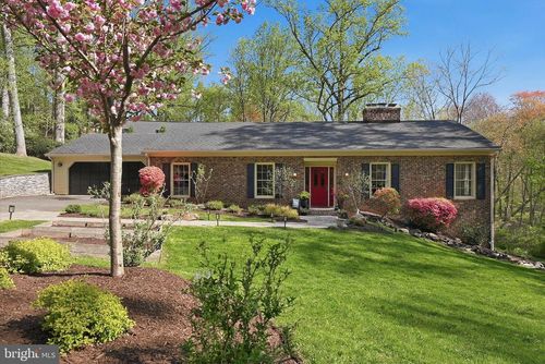 7504 Blaise Trl, Mclean, VA, 22102-2101 | Card Image