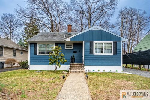 4 Pleasant Pl, Metuchen, NJ, 08840-1925 | Card Image