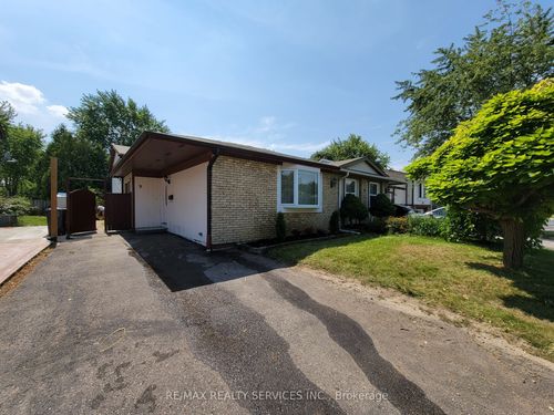 9 Bruce Beer Dr, Brampton, ON, L6V2W7 | Card Image