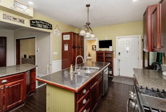 5825 G24 Hwy, Home with 7 bedrooms, 4 bathrooms and null parking in Carlisle IA | Image 7