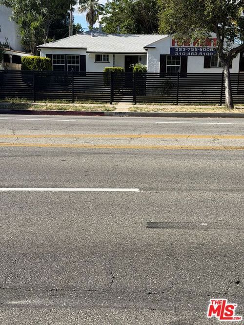 17740 Vanowen St, Reseda, CA, 91335-5647 | Card Image
