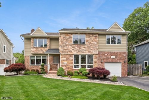 121 N Cottage Pl, Westfield, NJ, 07090-2820 | Card Image