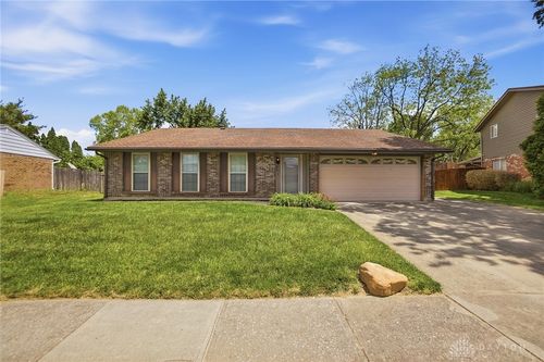 6824 Laurelview Drive, Huber Heights, OH, 45424 | Card Image