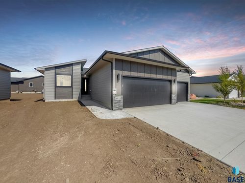 6818 W 5th St Street, Sioux Falls, SD, 57107 | Card Image