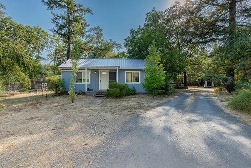 2524 Rockydale Rd, Cave Junction, OR, 97523-9740 | Card Image