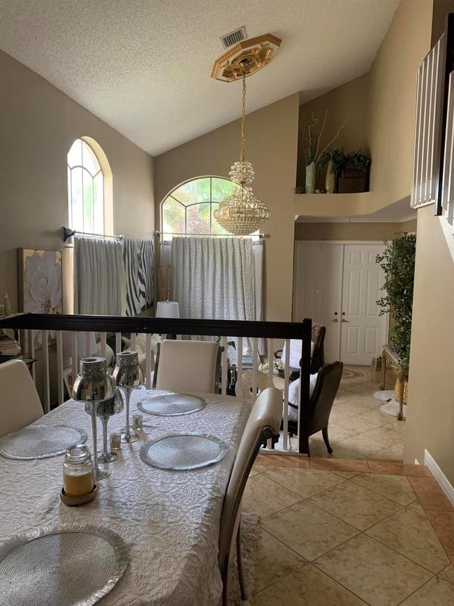 1255 Oakwater Dr, House other with 4 bedrooms, 3 bathrooms and null parking in Royal Palm Beach FL | Image 5