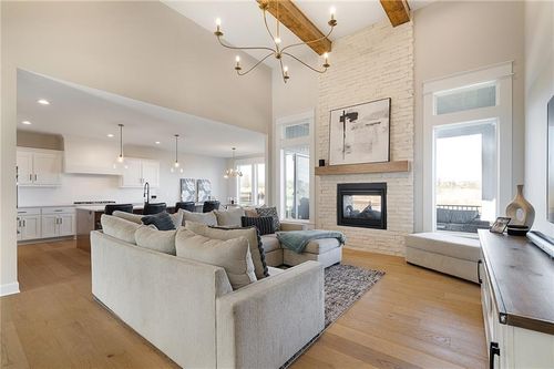 17929 Manor St, Overland Park, KS, 66085-4401 | Card Image