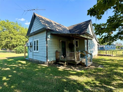 502 E 4th St, Stroud, OK, 74079-2614 | Card Image