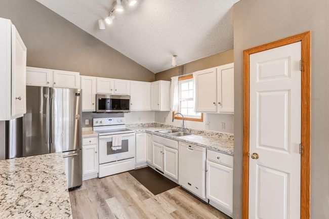 9-web-or-mls-1540-Yorkshire-Ln-09.jpg | Image 9
