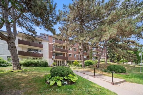 216-100 Coe Hill Dr, Toronto, ON, M6S3E1 | Card Image