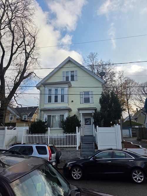 10 Brunswick St, Brockton, MA, 02301-4385 | Card Image