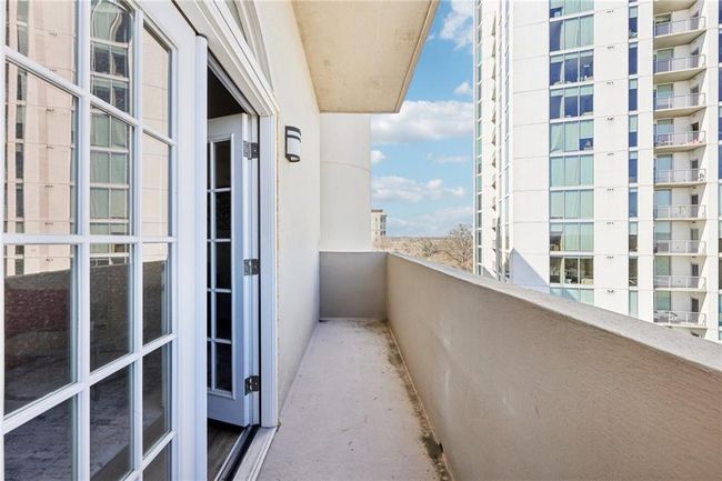 APT-405 - 2161 Peachtree Rd Ne, Condo with 2 bedrooms, 2 bathrooms and 1 parking in Atlanta GA | Image 8