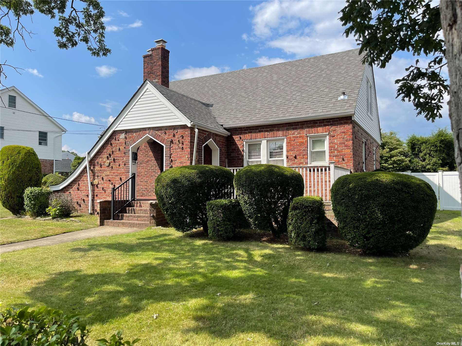Walnut Ave, Farmingdale, NY 11735