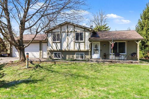 1010 Pelham Blvd, Waterford, MI, 48328-4253 | Card Image