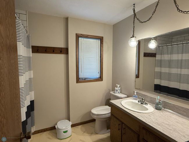 Main Bathroom | Image 17