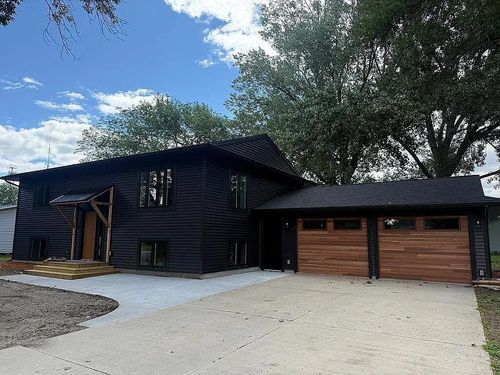 100 Edgewood Dr, Redwood Falls, MN, 56283-1325 | Card Image