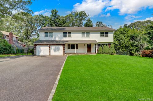 8 Tobi Ln, Setauket, NY, 11733-2014 | Card Image