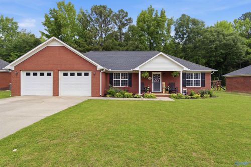 single-1005 Clint Dr Se, Hartselle, AL, 35640-3383 | Card Image