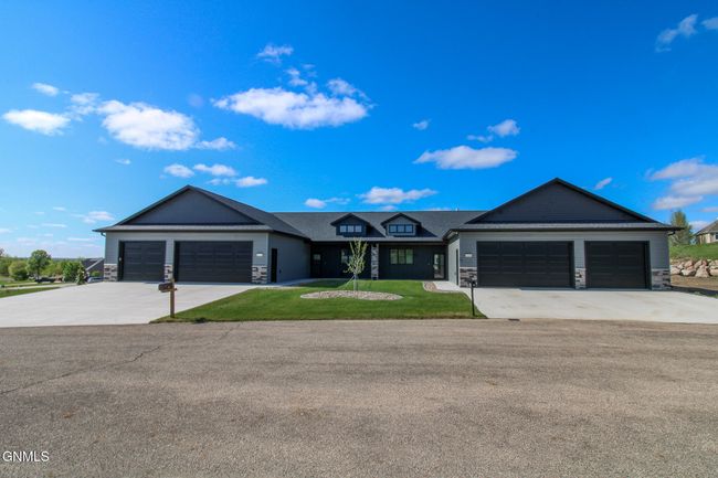 8127 Hawktree Dr, Townhouse with 3 bedrooms, 2 bathrooms and null parking in Bismarck ND | Image 66