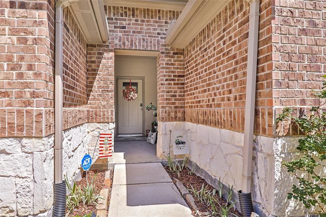 Large entry way leading to the front door | Image 9
