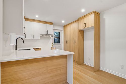 744 Rue Mondor, Longueuil, QC, J4L4R2 | Card Image