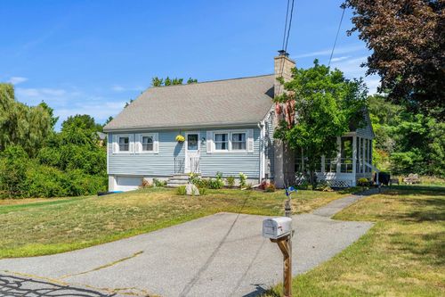 1 Doris Ave, Pelham, NH, 03076-3496 | Card Image