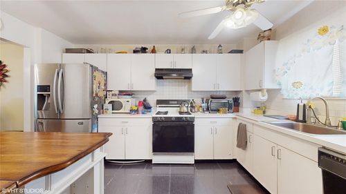 775 Barlow Ave, Staten Island, NY, 10312-2051 | Card Image