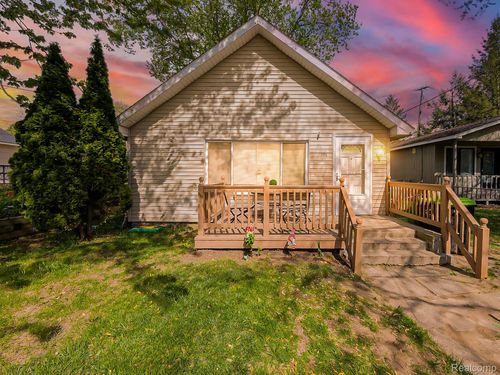 1325 E Lake Dr, Novi, MI, 48377-1442 | Card Image