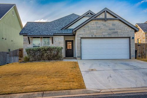 303 Winston Dr, Fredericksburg, TX, 78624-2351 | Card Image