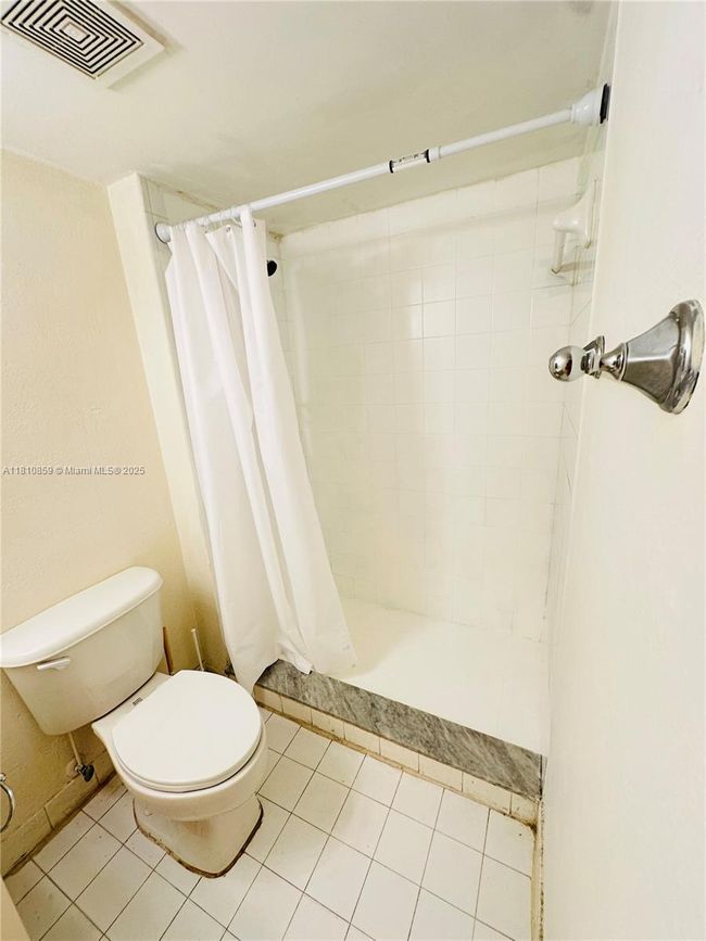 APT-308 - 4205 N University Dr, Condo with 2 bedrooms, 2 bathrooms and null parking in Sunrise FL | Image 13