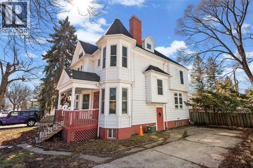 631 Church St, Windsor, ON, N9A4T5 | Card Image