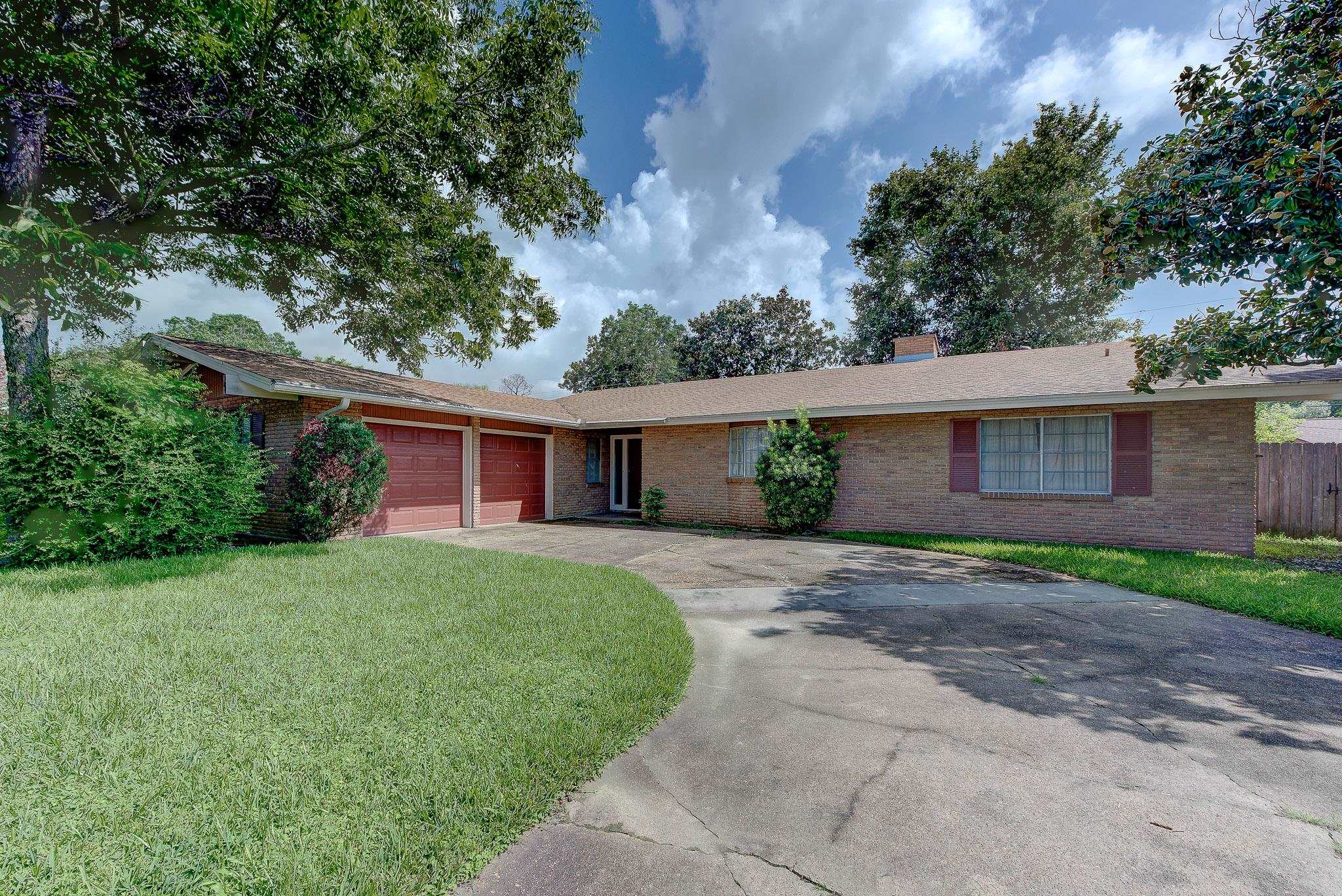 Eugenia Ln, Groves, TX 77619