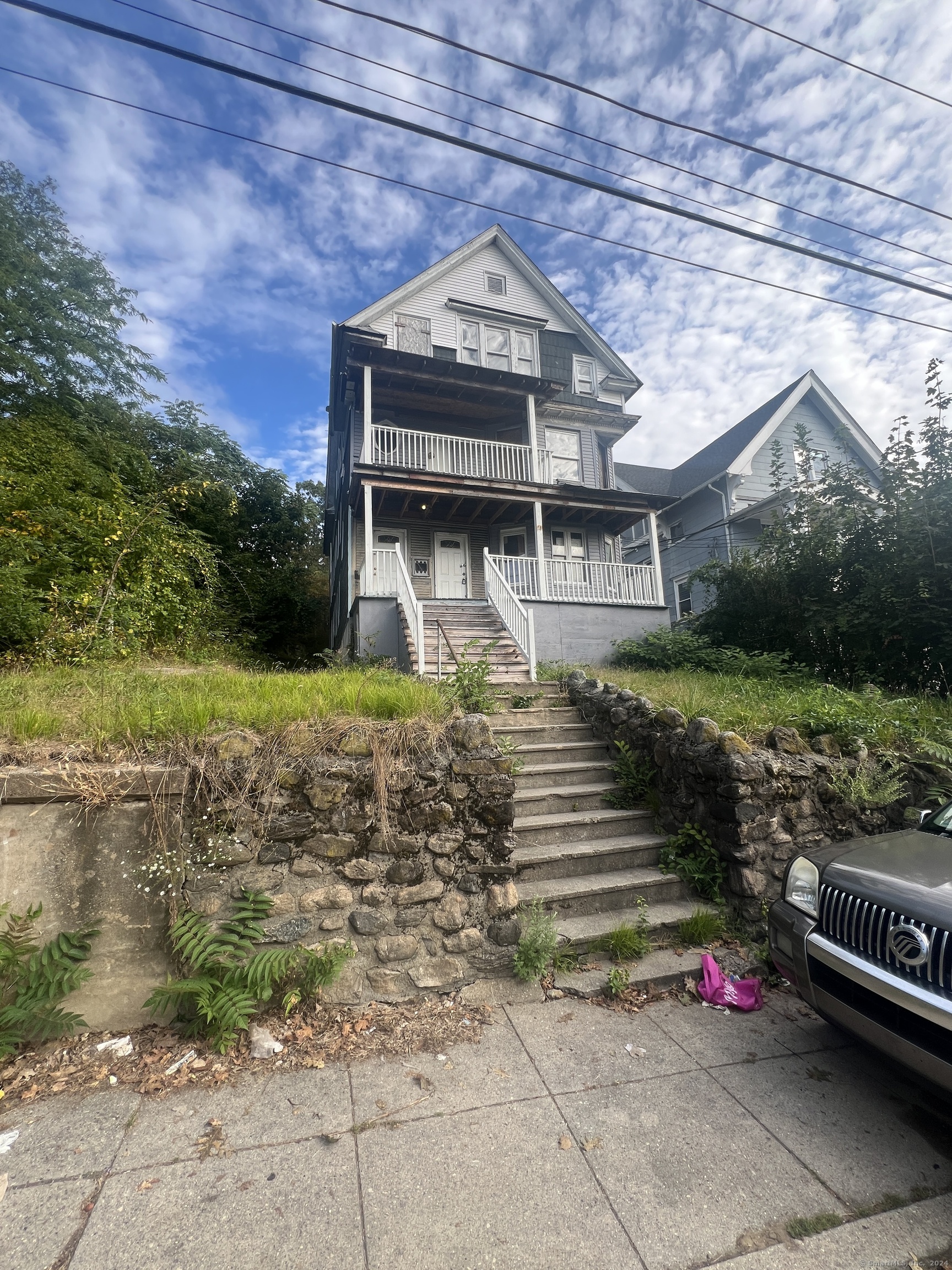 Plaza Ave, Waterbury, CT 06710